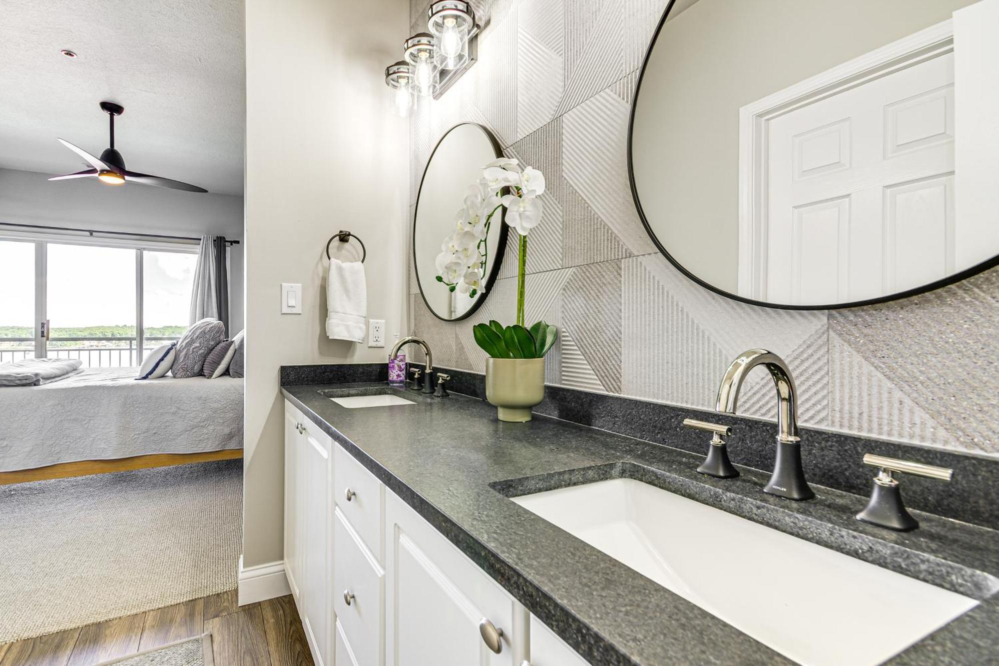 Waterfront Lake Ozark Condo With Deck And Pools Εξωτερικό φωτογραφία