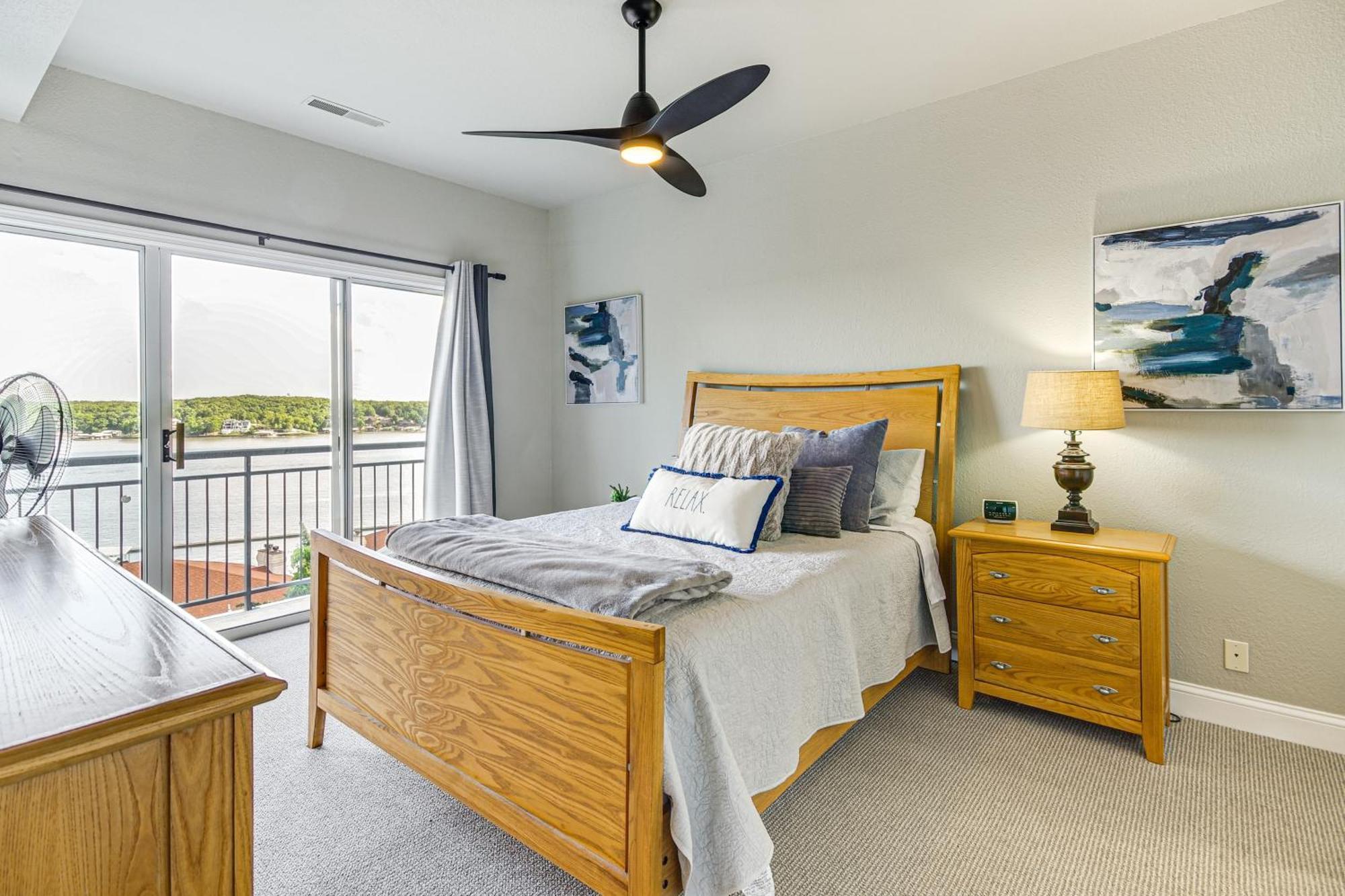 Waterfront Lake Ozark Condo With Deck And Pools Εξωτερικό φωτογραφία