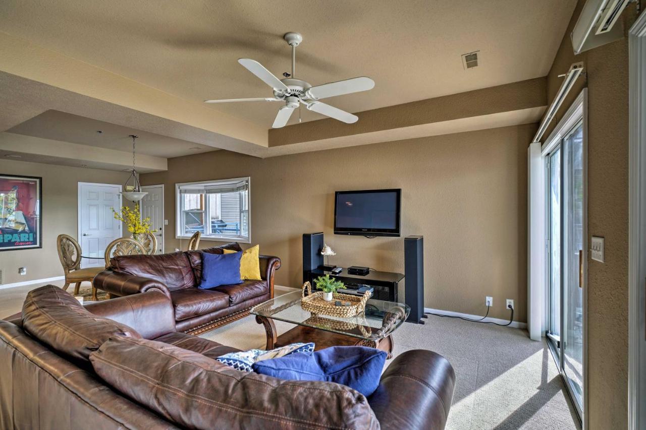 Waterfront Lake Ozark Condo With Deck And Pools Εξωτερικό φωτογραφία