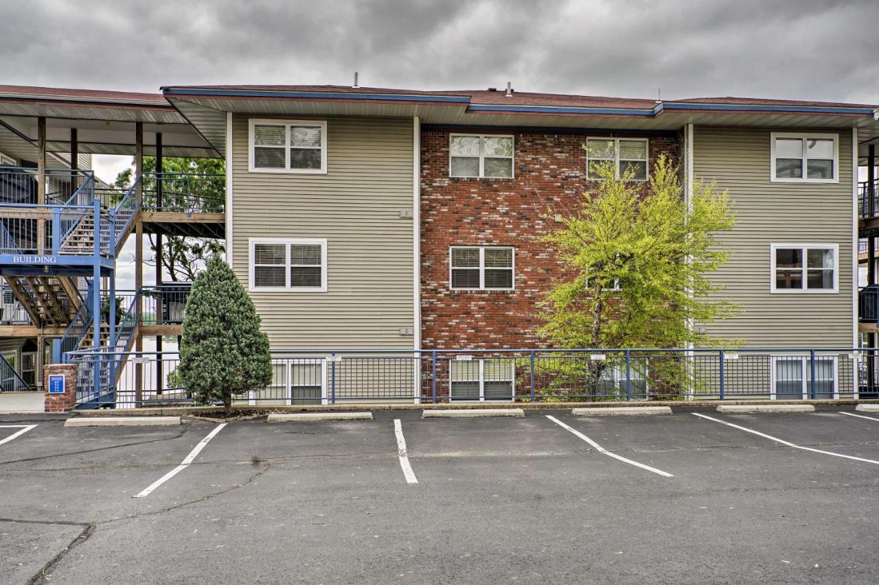 Waterfront Lake Ozark Condo With Deck And Pools Εξωτερικό φωτογραφία